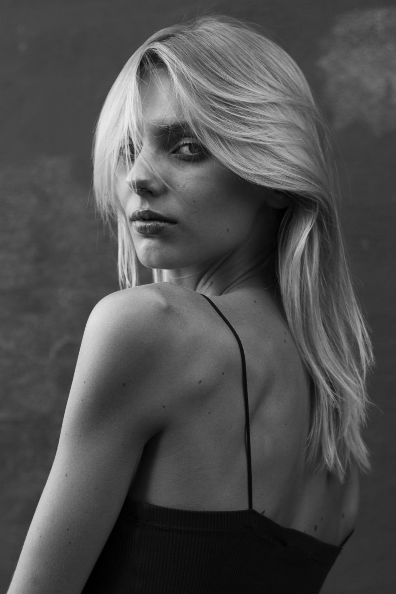 model: Melissa Vos / photographer: Weronika Kulesza